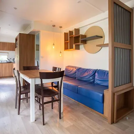 אתר קמפינג Du Chateau 2*