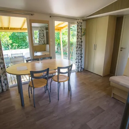 Du Chateau 2* Hondainville